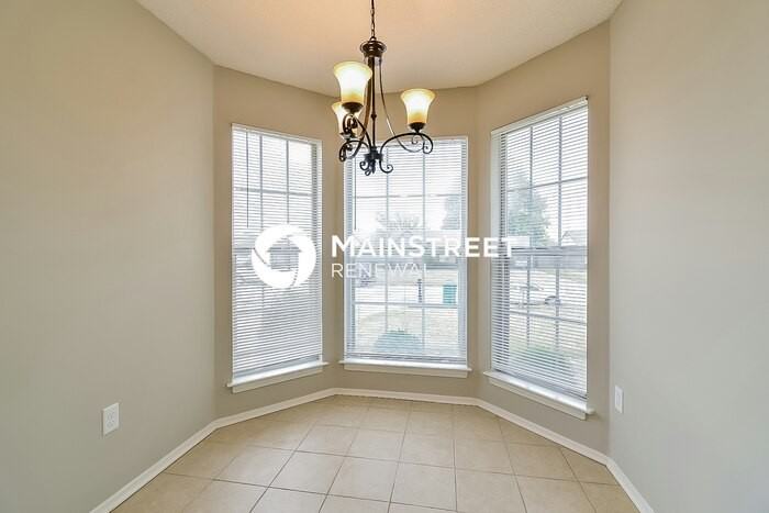 4247 Highgate Dr - Photo 6 of 16