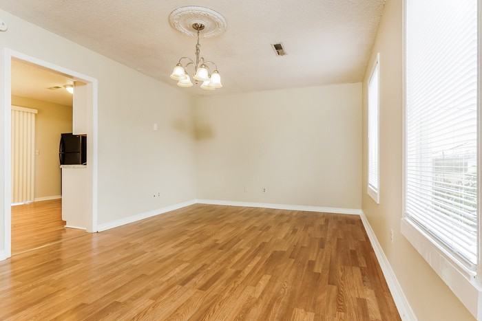 732 Spring St - Photo 3 of 11