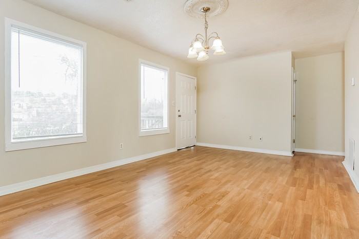 732 Spring St - Photo 4 of 11