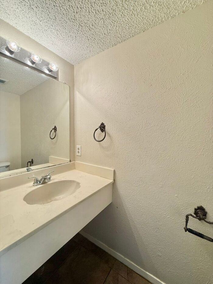 4614 Edinburgh Dr - Photo 4 of 19