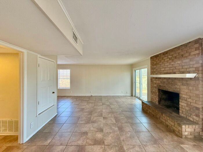 4614 Edinburgh Dr - Photo 5 of 19