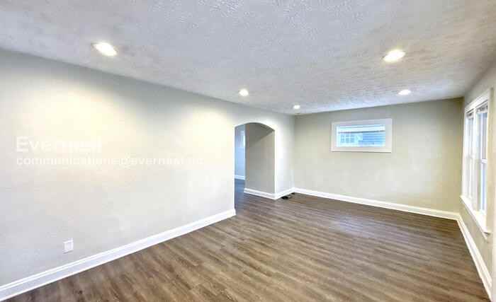 1098 E 17th Ave - Photo 6 of 24