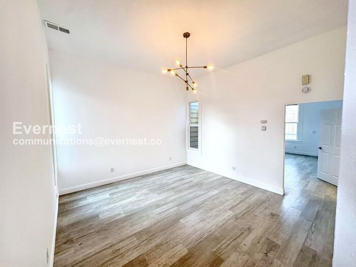 905 Pine St - Photo 6 of 16