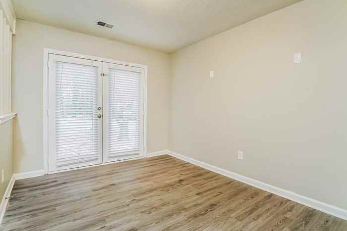 1483 Flat Rock Rd - Photo 5 of 16