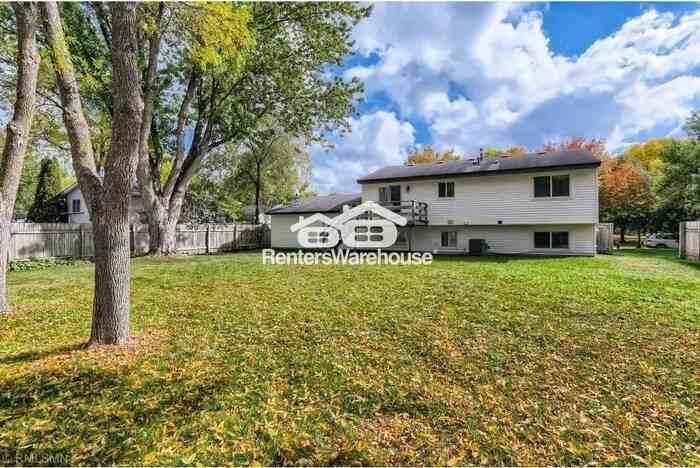 11257 Jersey Ave N - Photo 2 of 17