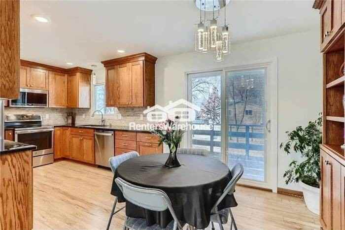 11257 Jersey Ave N - Photo 3 of 17