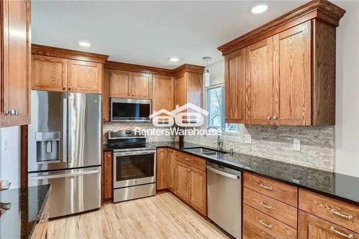 11257 Jersey Ave N - Photo 4 of 17