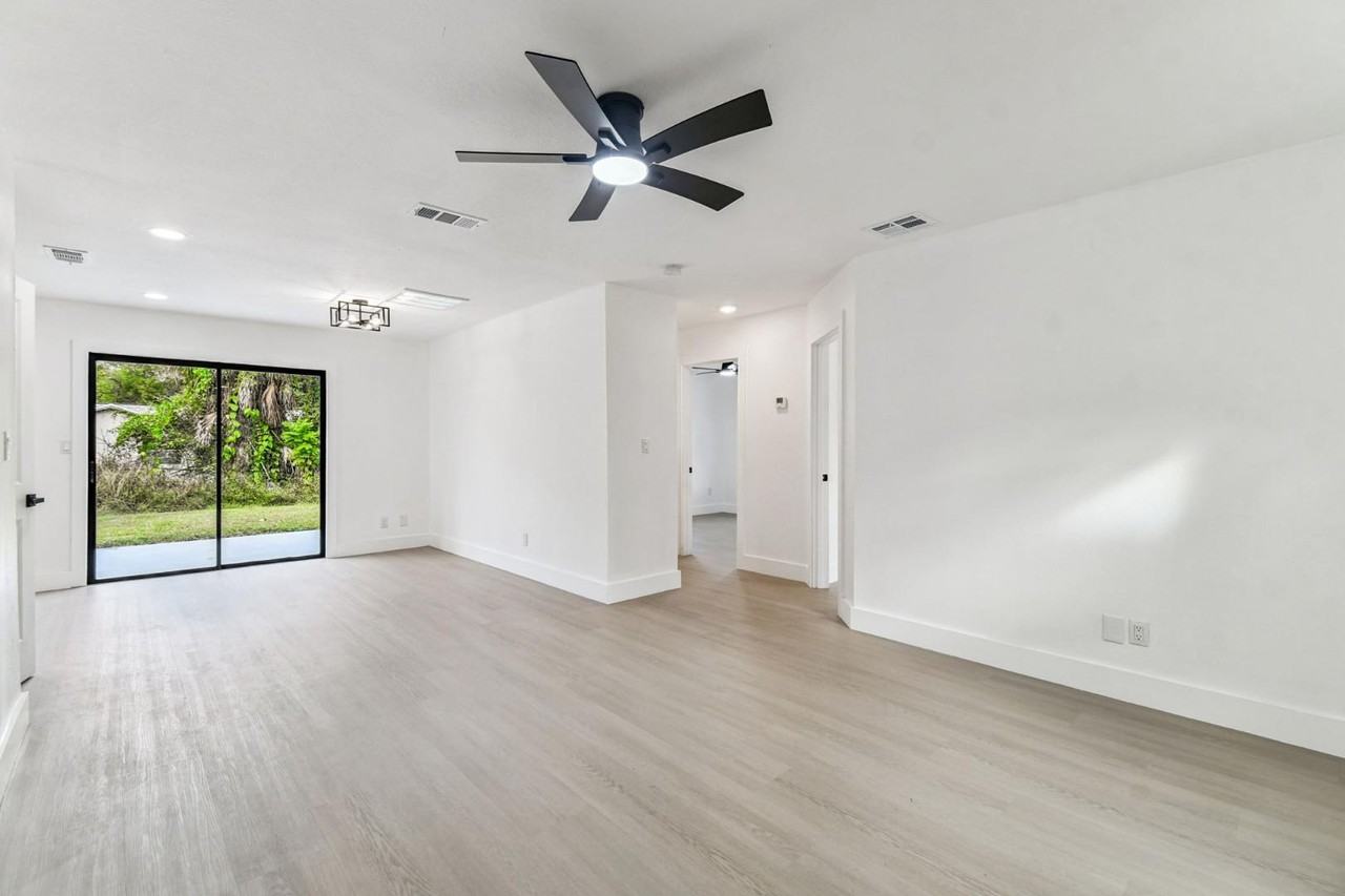 16107 Sea Pines Dr - Photo 6 of 20