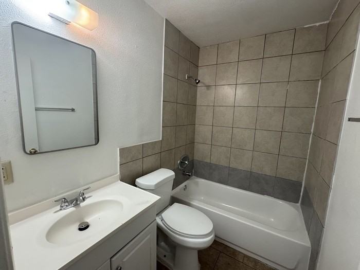 8019 W Earll Dr - Photo 7 of 20