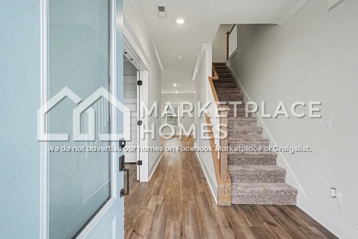 556 Kingwood Ln - Photo 4 of 34