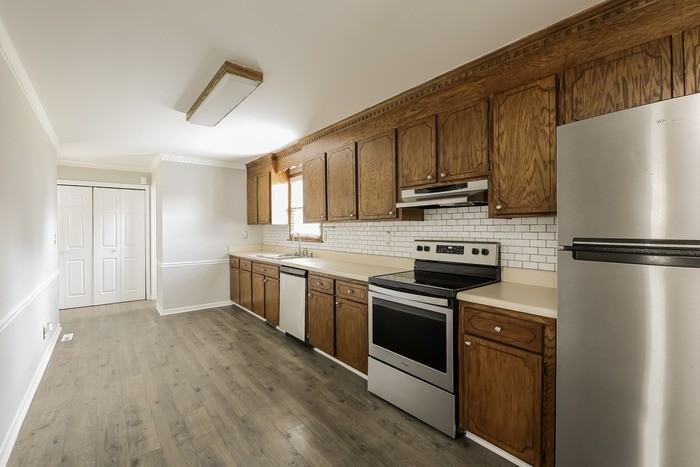 602 Creek Dr - Photo 4 of 9