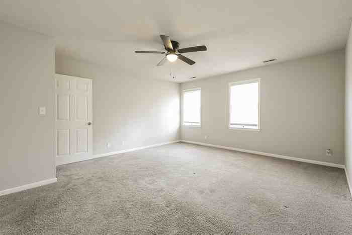 602 Creek Dr - Photo 5 of 9