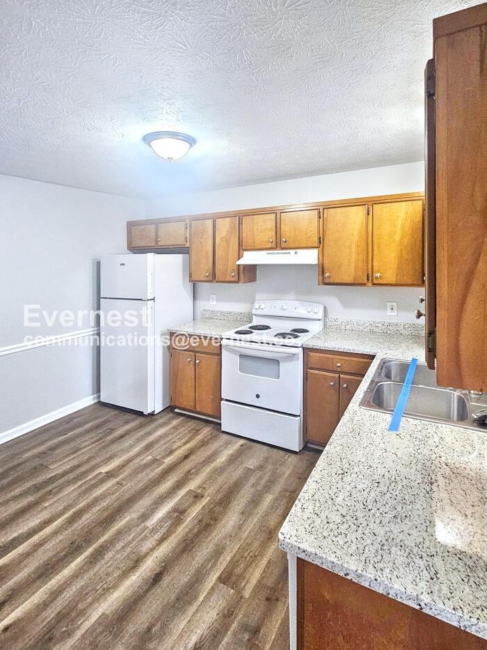 208 Centennial Dr - Photo 2 of 18