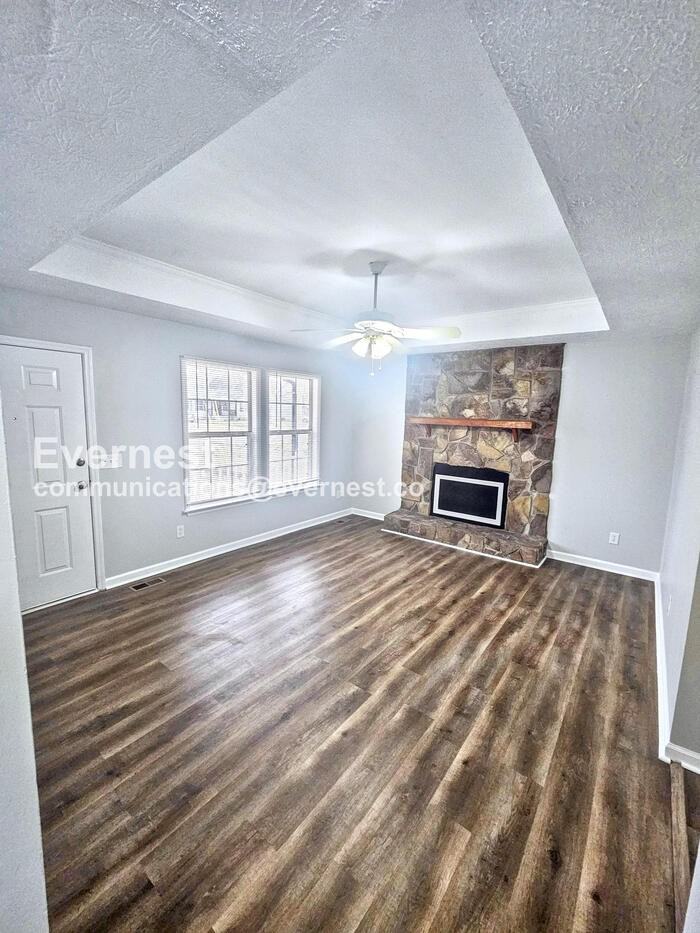 208 Centennial Dr - Photo 4 of 18