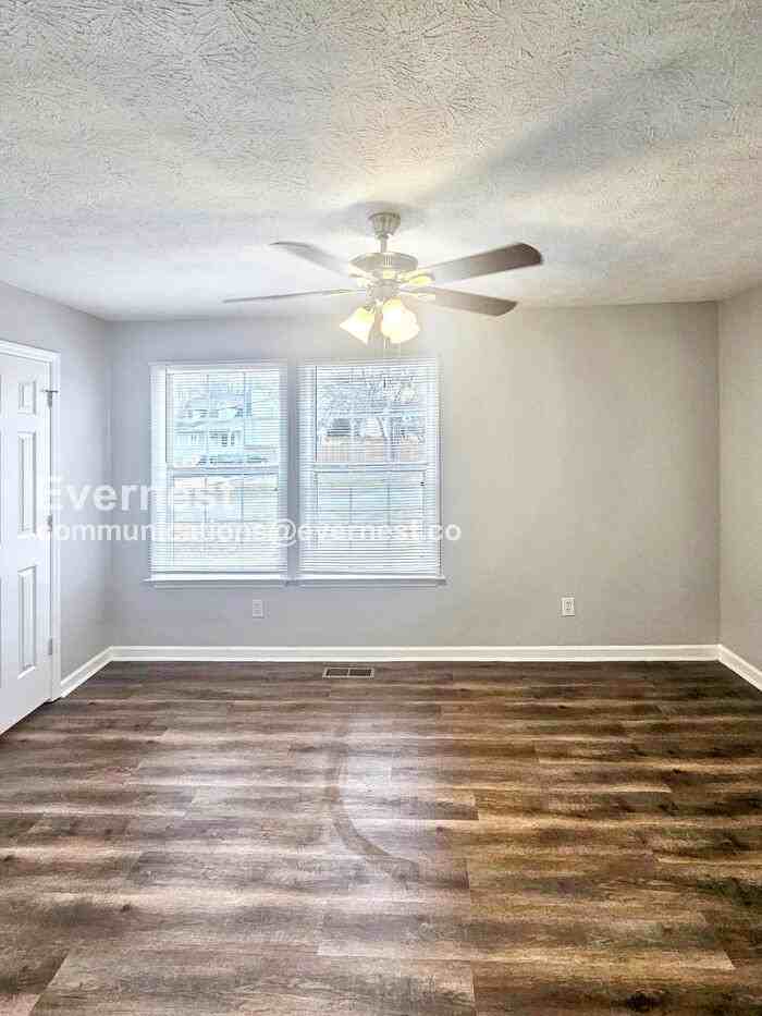 208 Centennial Dr - Photo 7 of 18