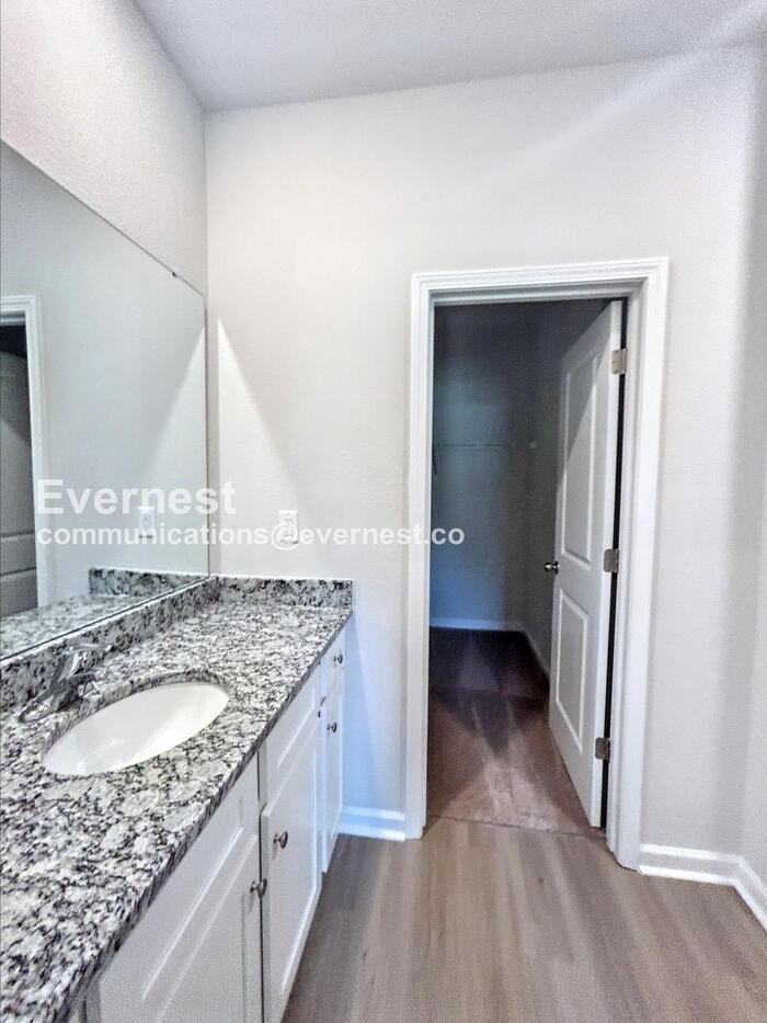 209 Aniston Ln - Photo 4 of 15