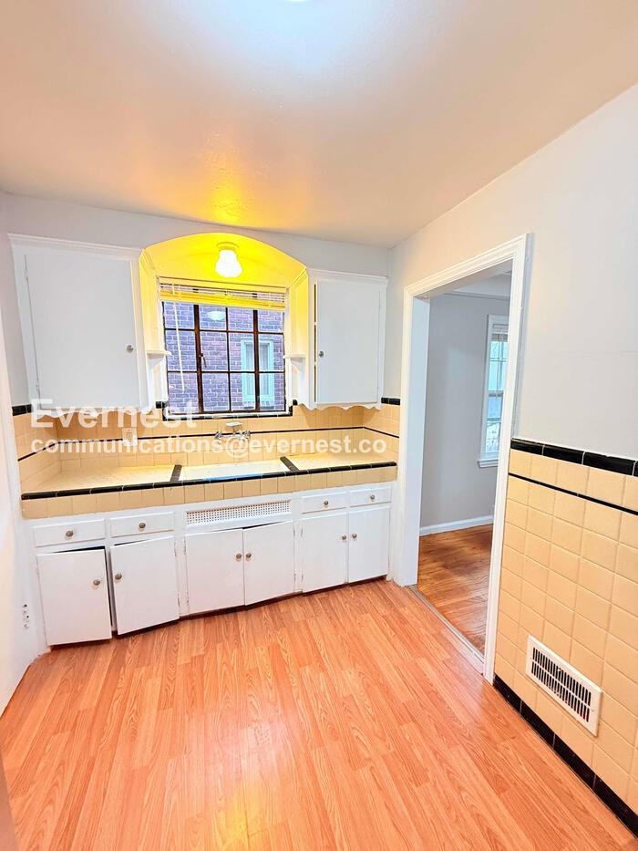 11009 Roxbury St - Photo 3 of 37