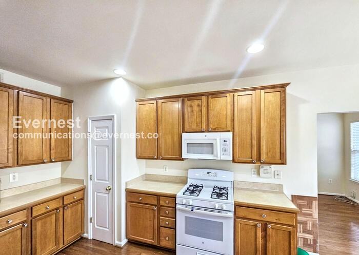 115 Executive Cir - Photo 4 of 31