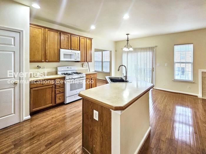 115 Executive Cir - Photo 5 of 31