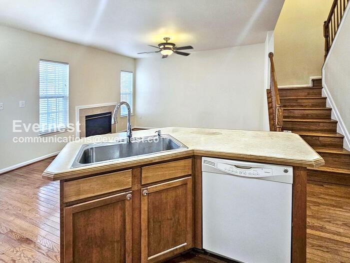 115 Executive Cir - Photo 6 of 31