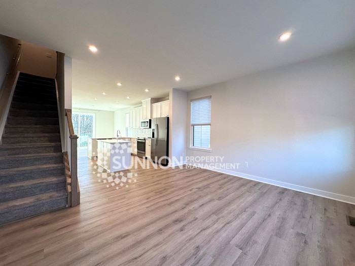 538 Billingsley Rd - Photo 3 of 32