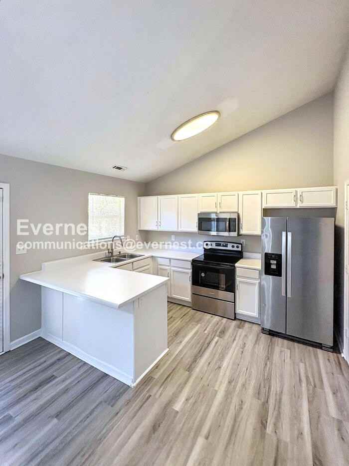 7011 Regency Ln - Photo 3 of 26