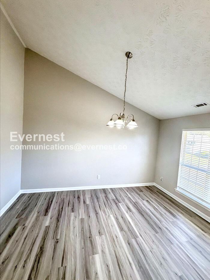 7011 Regency Ln - Photo 6 of 26