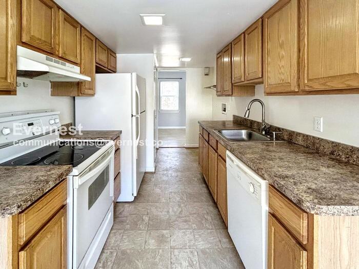 1246 Thomas Jefferson Pl - Photo 2 of 22