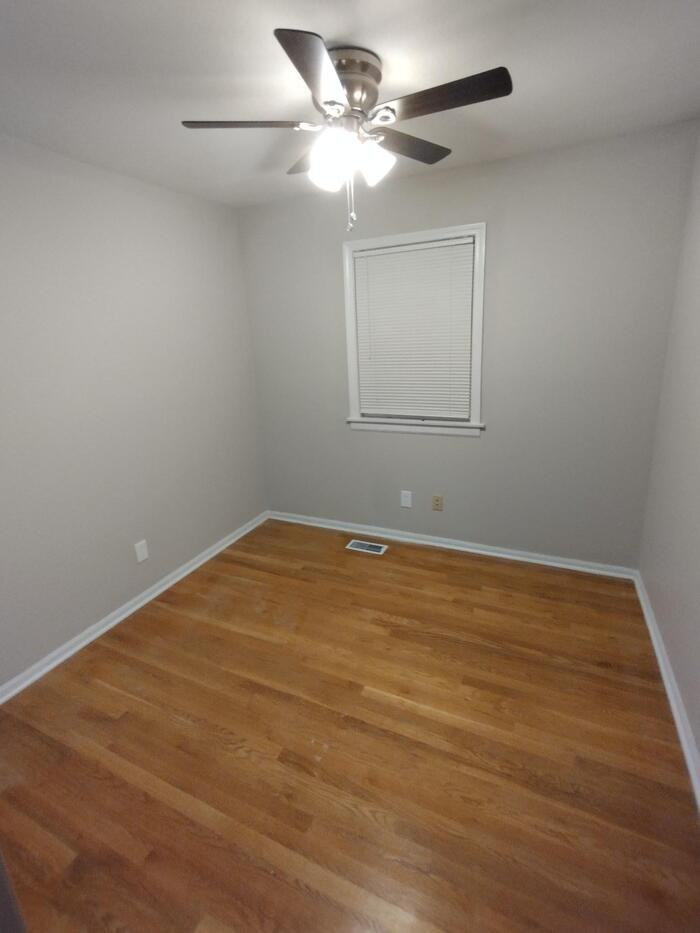 1813 Glenn Hendren Dr - Photo 6 of 19