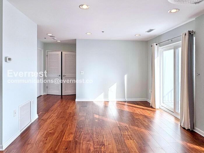 2702 Lighthouse Pt E #728 - Photo 7 of 24