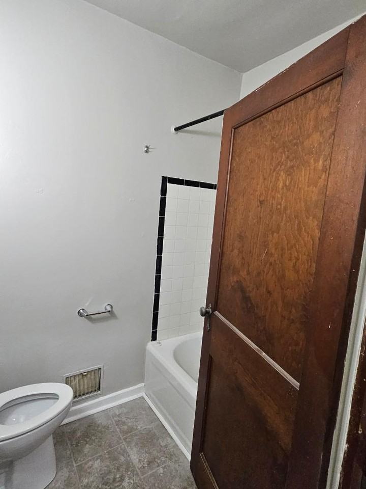 1525 University Ave - Photo 5 of 28