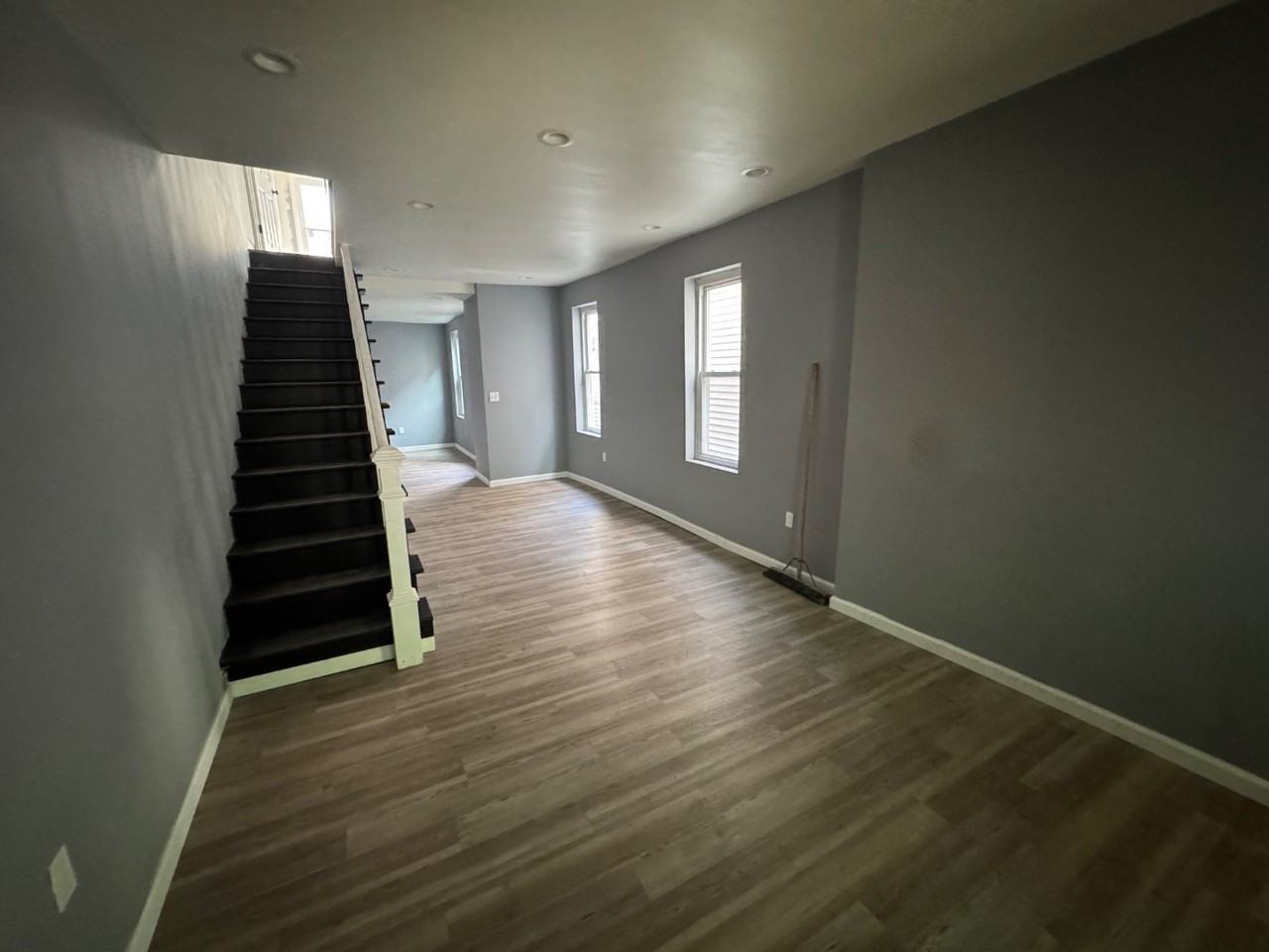 337 Lamokin St - Photo 4 of 18