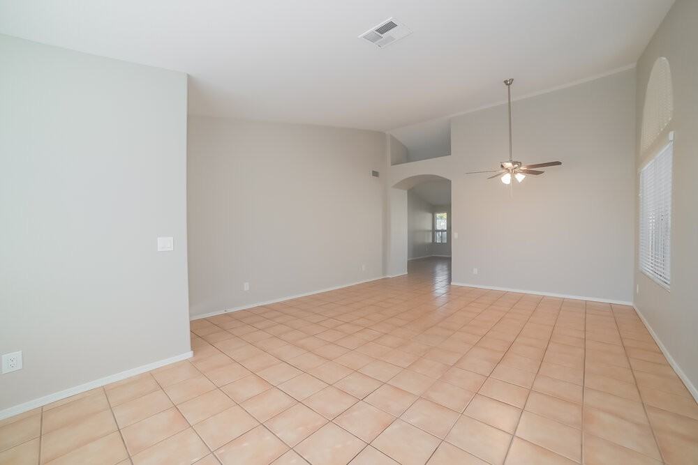 6566 E Fox St - Photo 3 of 16