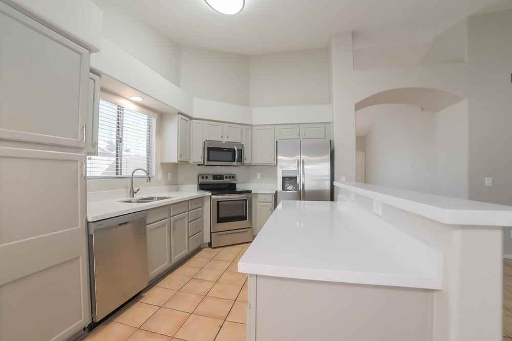 6566 E Fox St - Photo 7 of 16