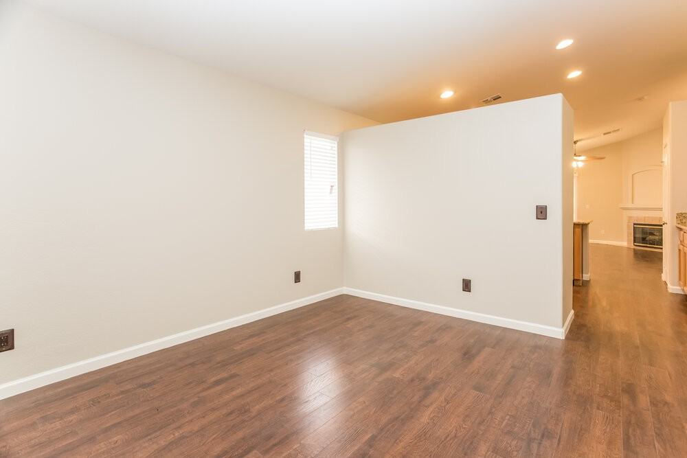 9008 Crooked Shell Ave - Photo 2 of 15