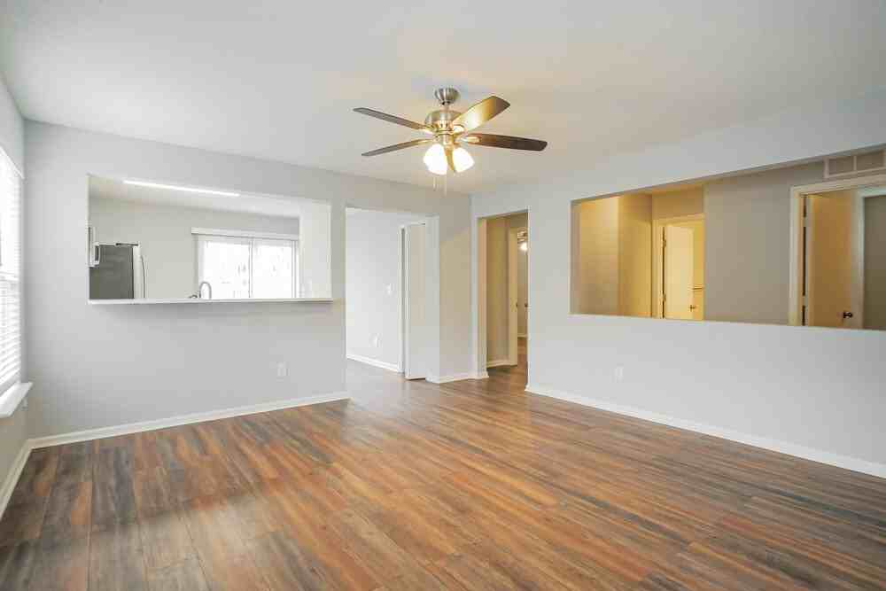 192 Brookfall Dr - Photo 4 of 16