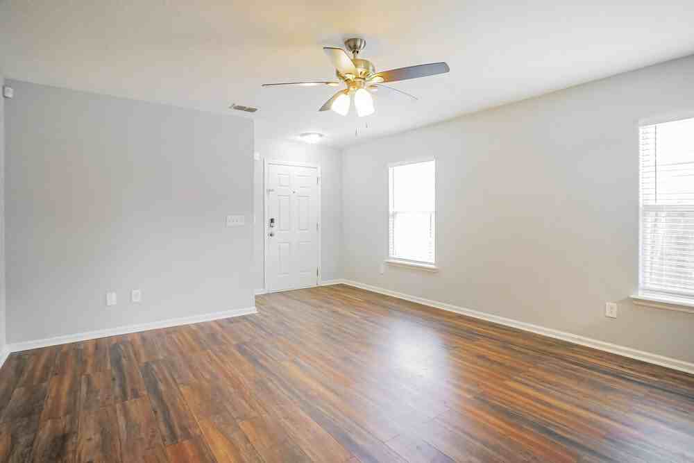 192 Brookfall Dr - Photo 6 of 16