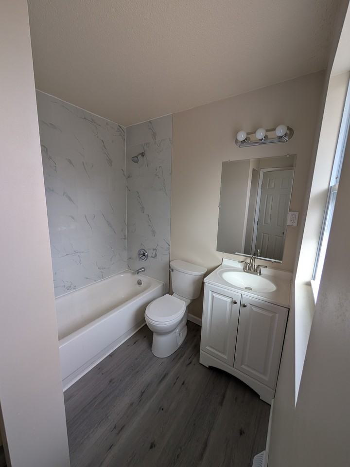 407 Holiday Dr #407 - Photo 4 of 9