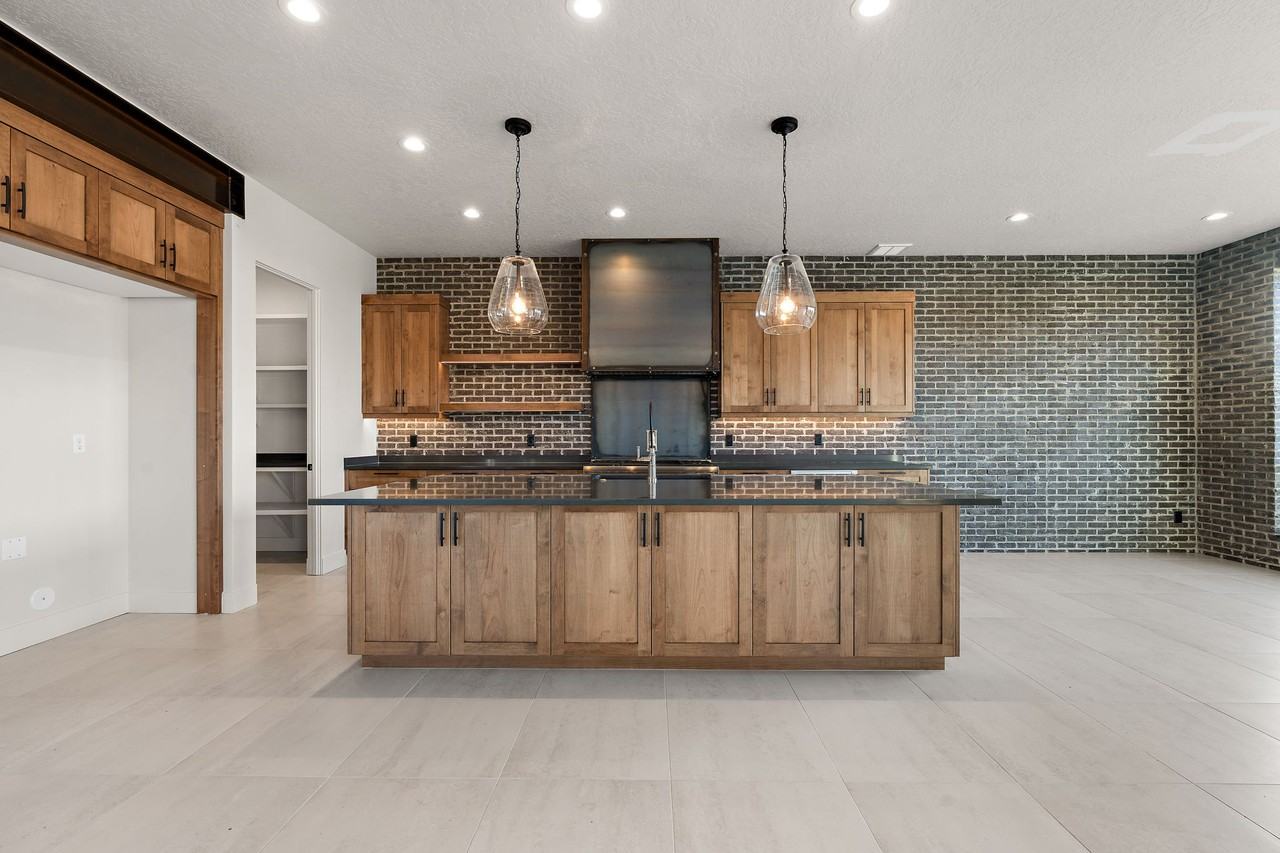 98 S Carbon Rivet Ave #1 - Photo 6 of 42