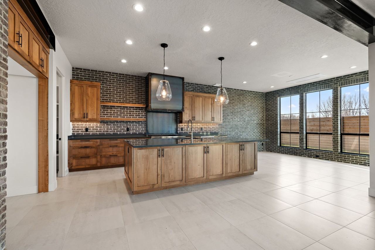 98 S Carbon Rivet Ave #1 - Photo 7 of 42