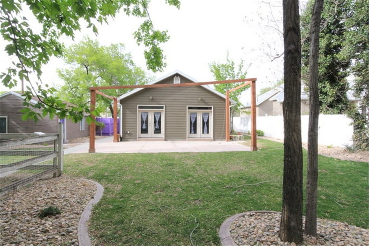 918 E St - Photo 3 of 18