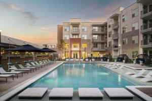 featured image of 1735 N Greenville Ave