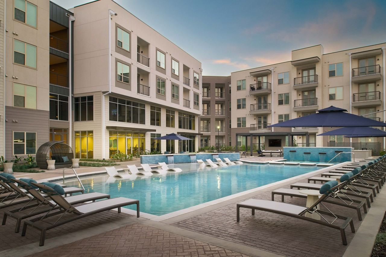 Caroline Eastside - Photo 5 of 29