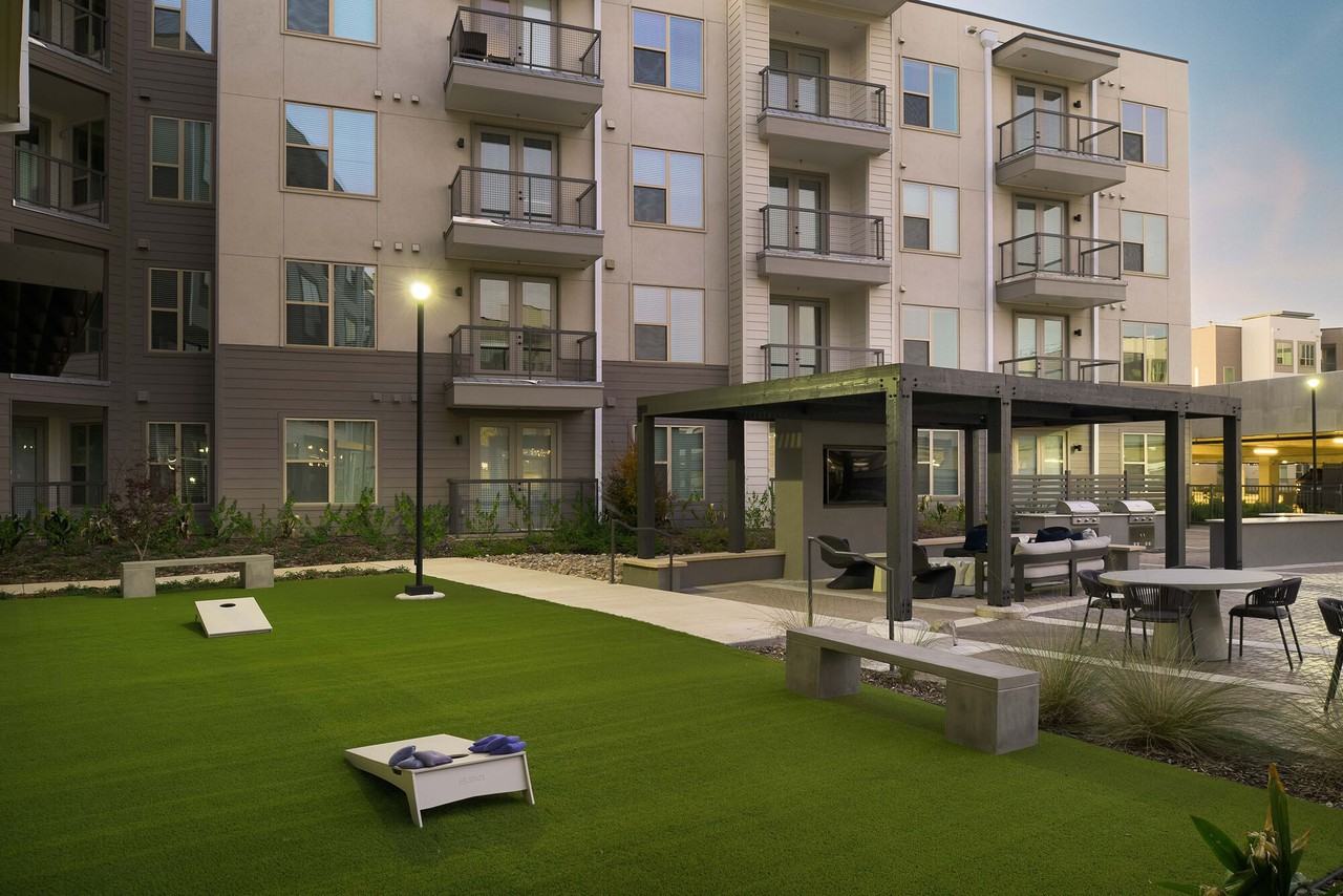 Caroline Eastside - Photo 7 of 29