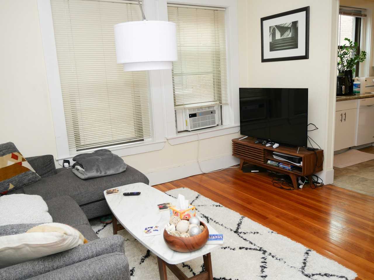 1390 - 12Beacon St #12 - Photo 5 of 10