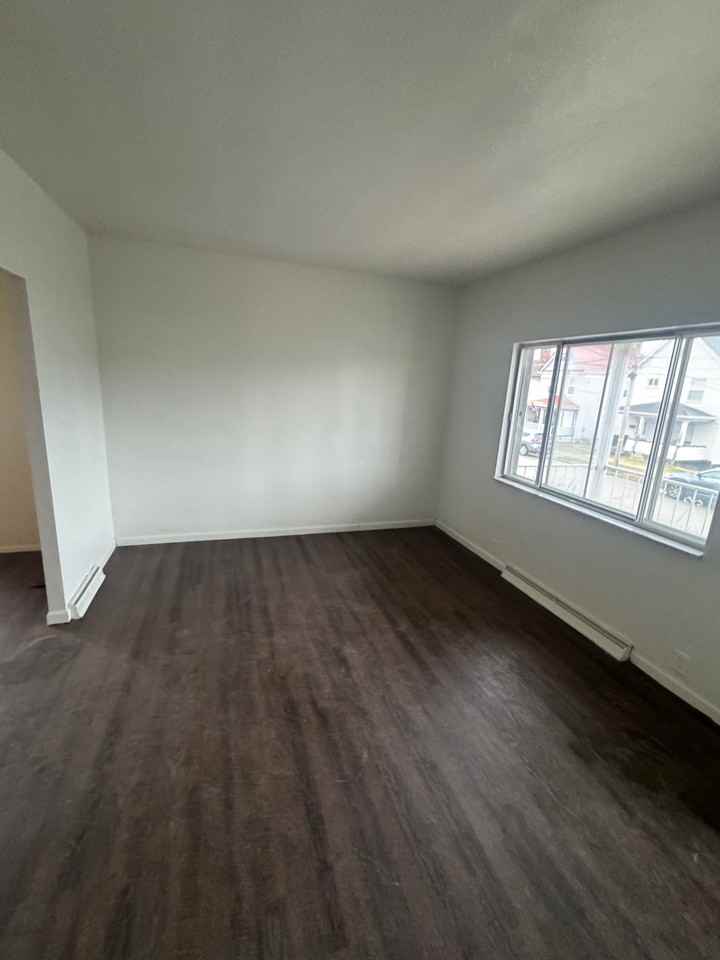 941 8th Ave #1 - Photo 3 of 9