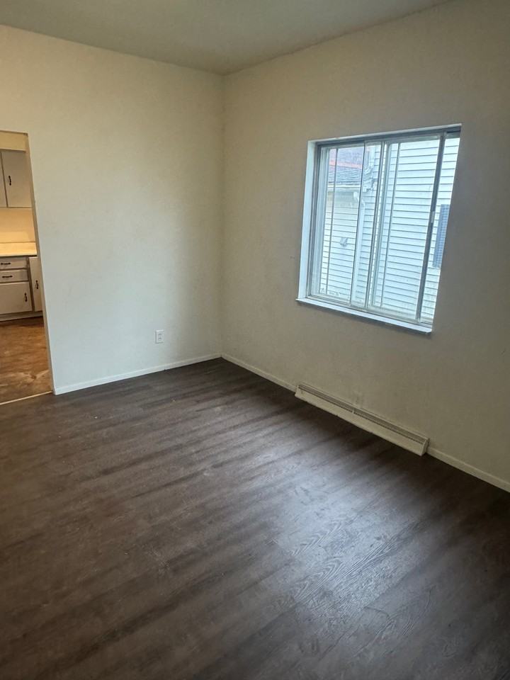 941 8th Ave #1 - Photo 4 of 9