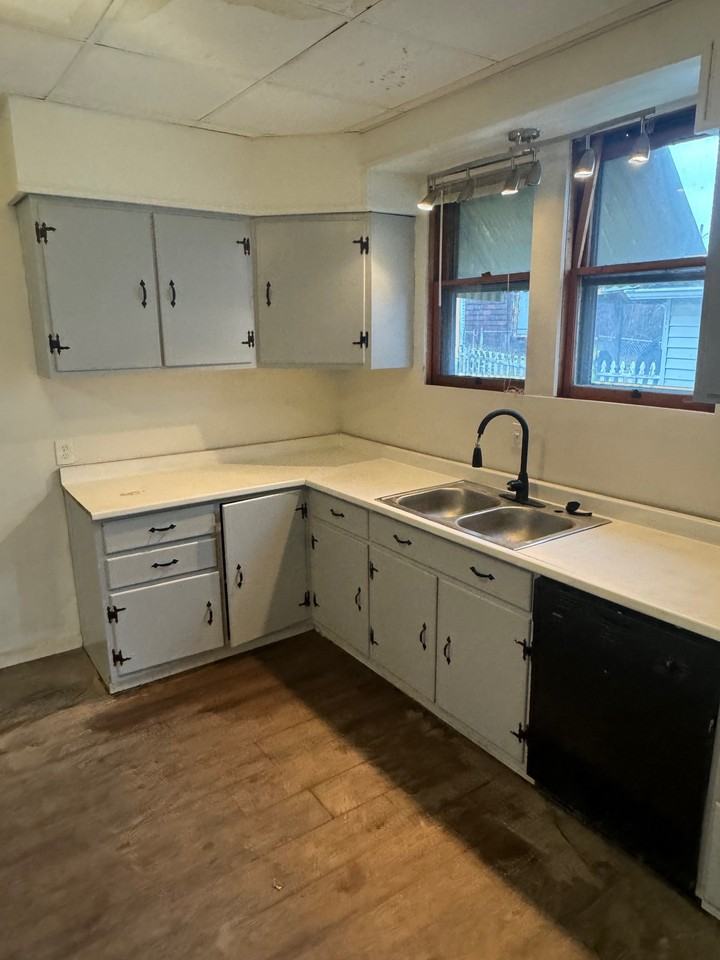 941 8th Ave #1 - Photo 5 of 9