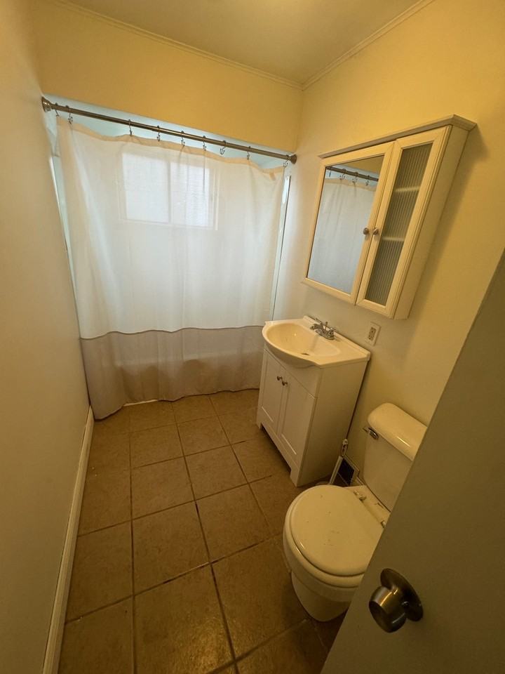 941 8th Ave #1 - Photo 7 of 9