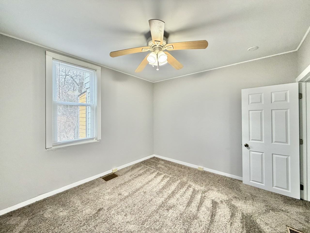 710 S Ringold St #710 - Photo 3 of 19